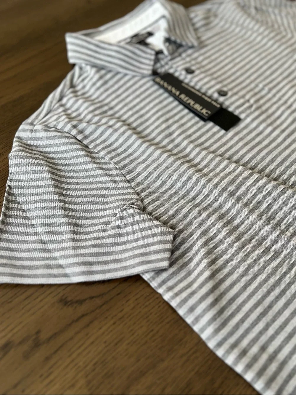 Banana Republic Performance Piqué Polo NWT Men’s Medium Gray Striped Shirt